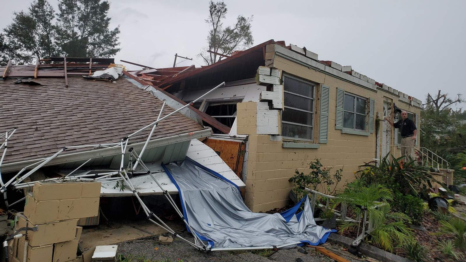 Severe weather damages buildings, power lines in Central Florida