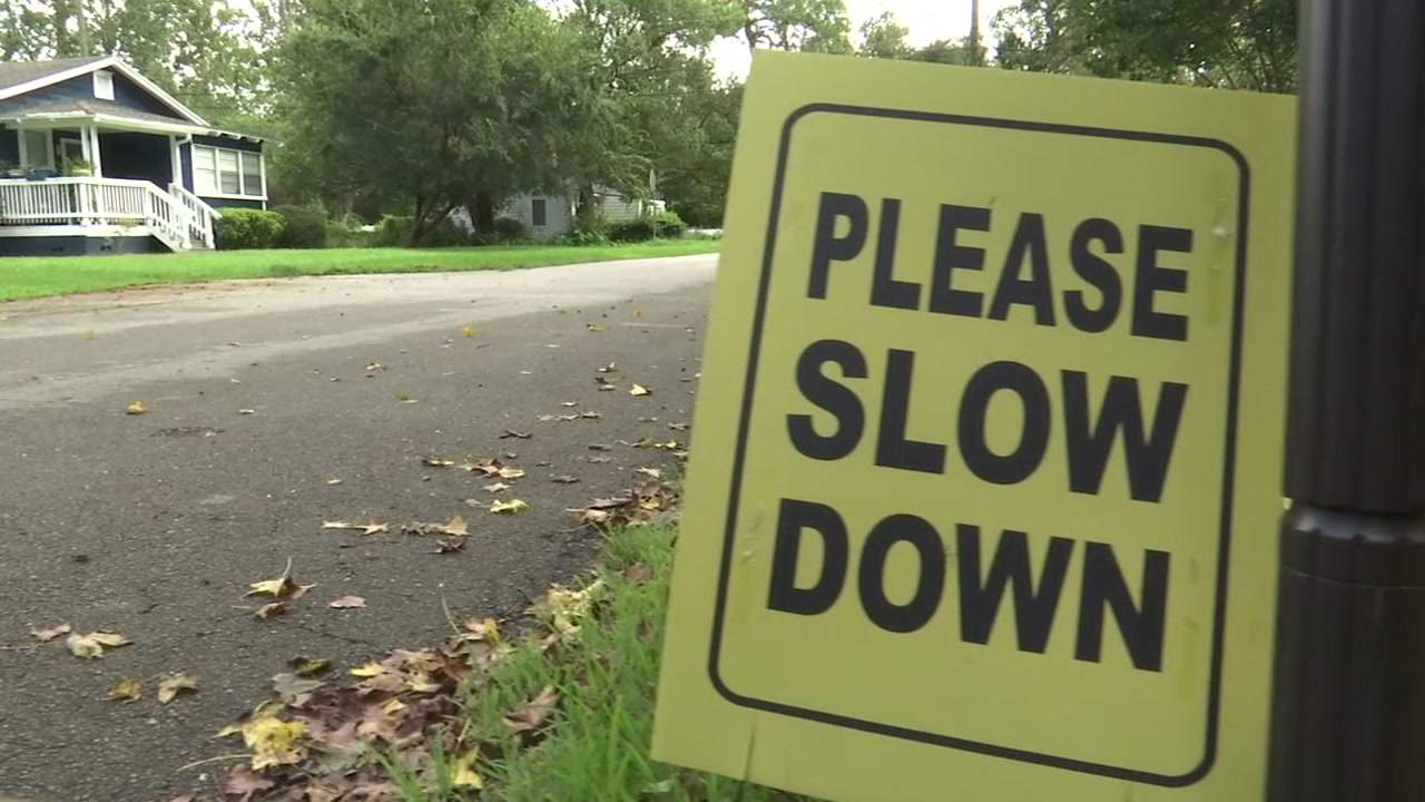 South Riverside residents want more stop signs or speed bumps - WJXT News4JAX
