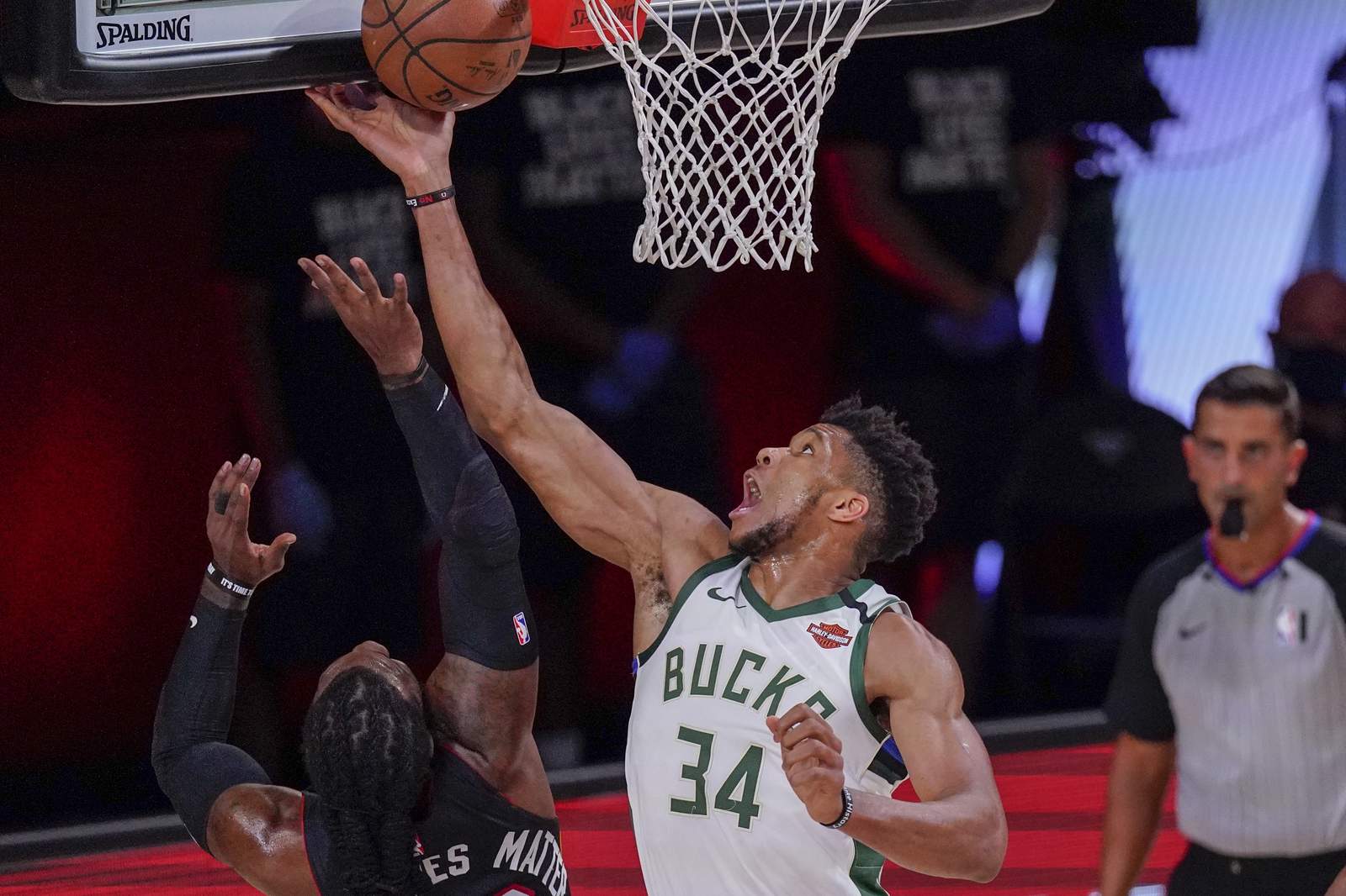 Bucks' Antetokounmpo leaves Game 4 with ankle injury