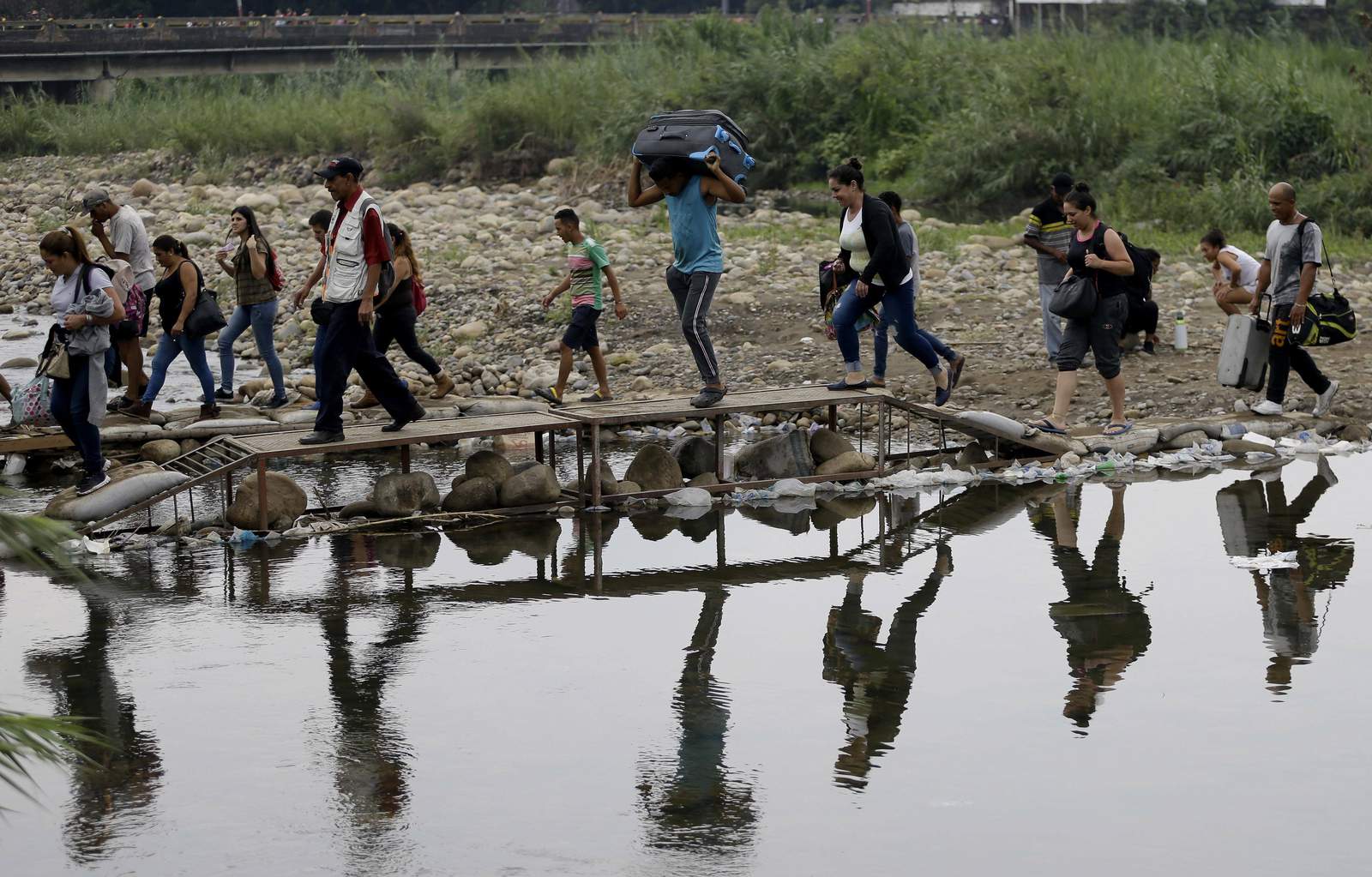 Colombia will legalize undocumented Venezuelan migrants