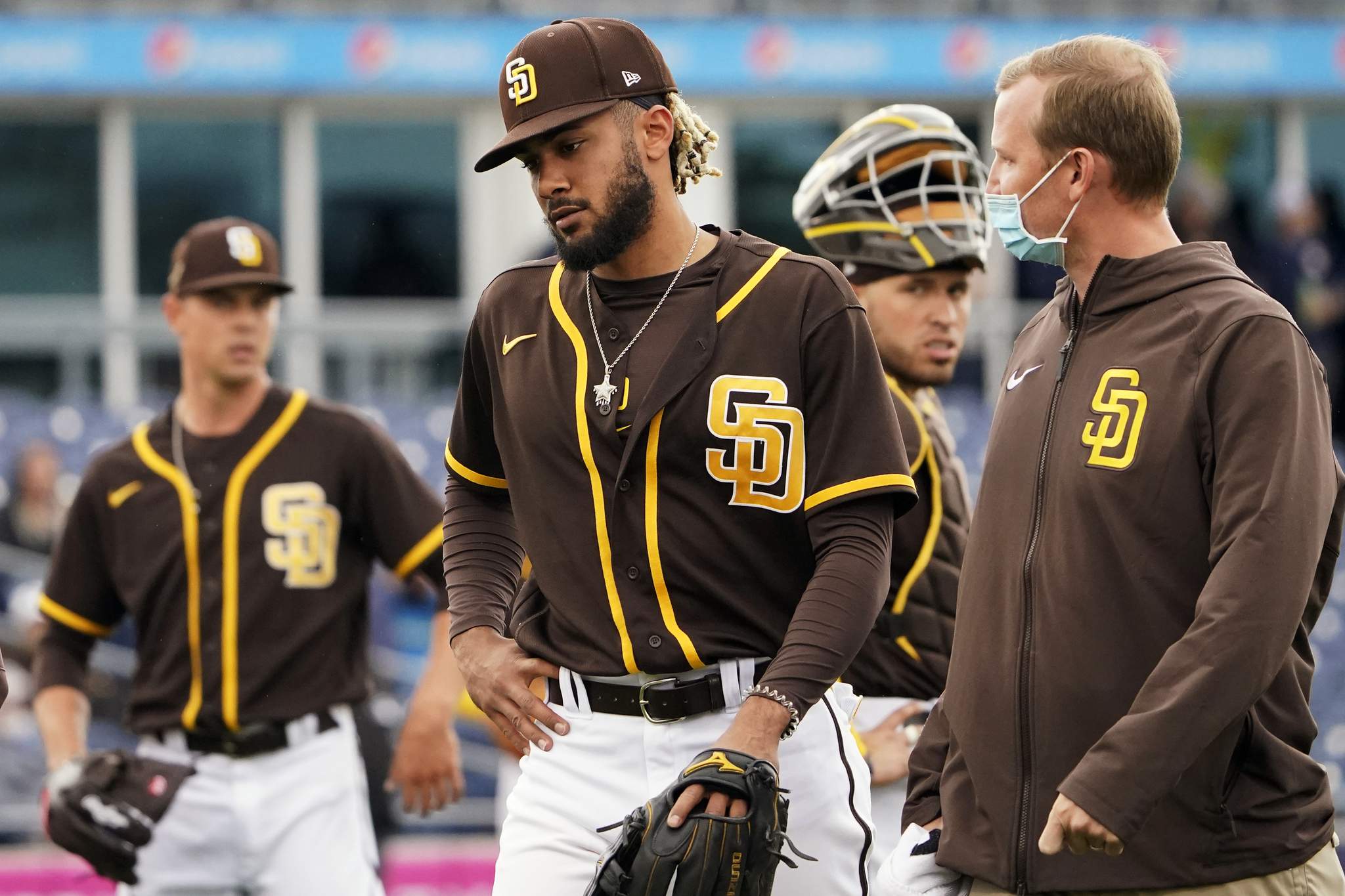 Padres star Tatis has shoulder discomfort, to be reevaluated