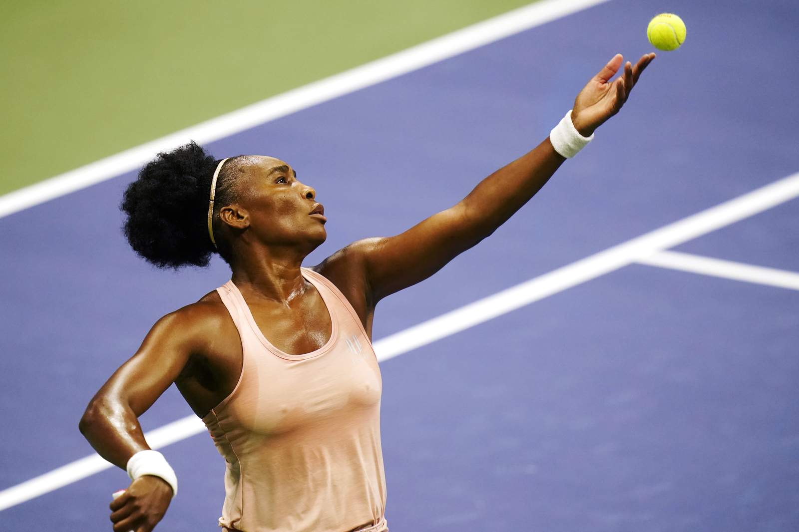 The Latest: A 1st for Venus: She loses in 1st round of Open