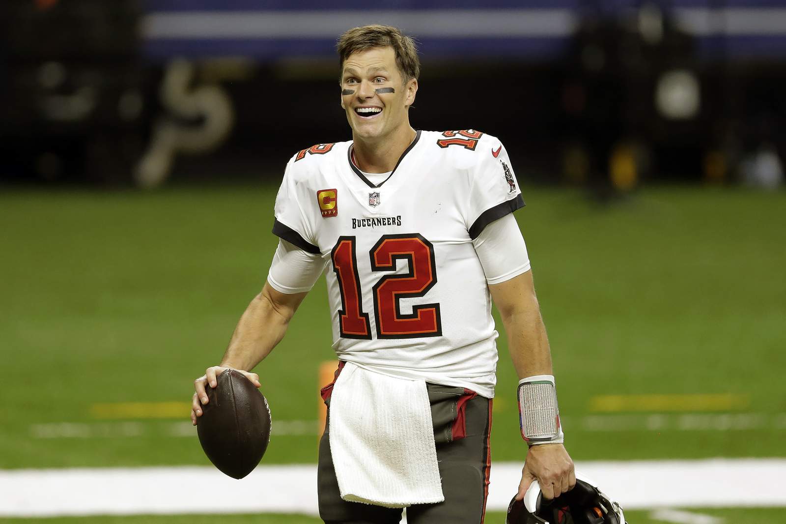 Brady signs extension, frees salary cap space for Buccaneers