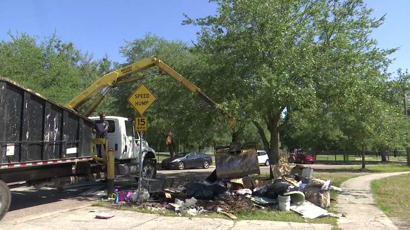 ‘Pleasant surprise’: Crews remove trash piled up along Ken Knight Drive