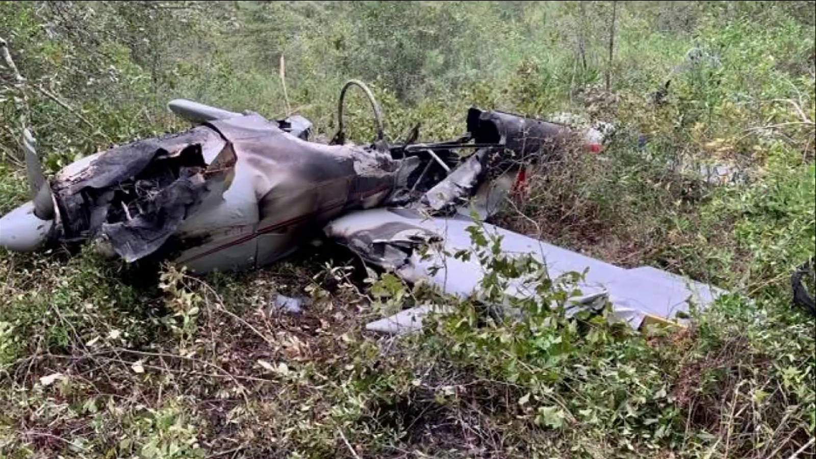 Photo of plane crash wreckage provides clues for investigators, aviation expert says