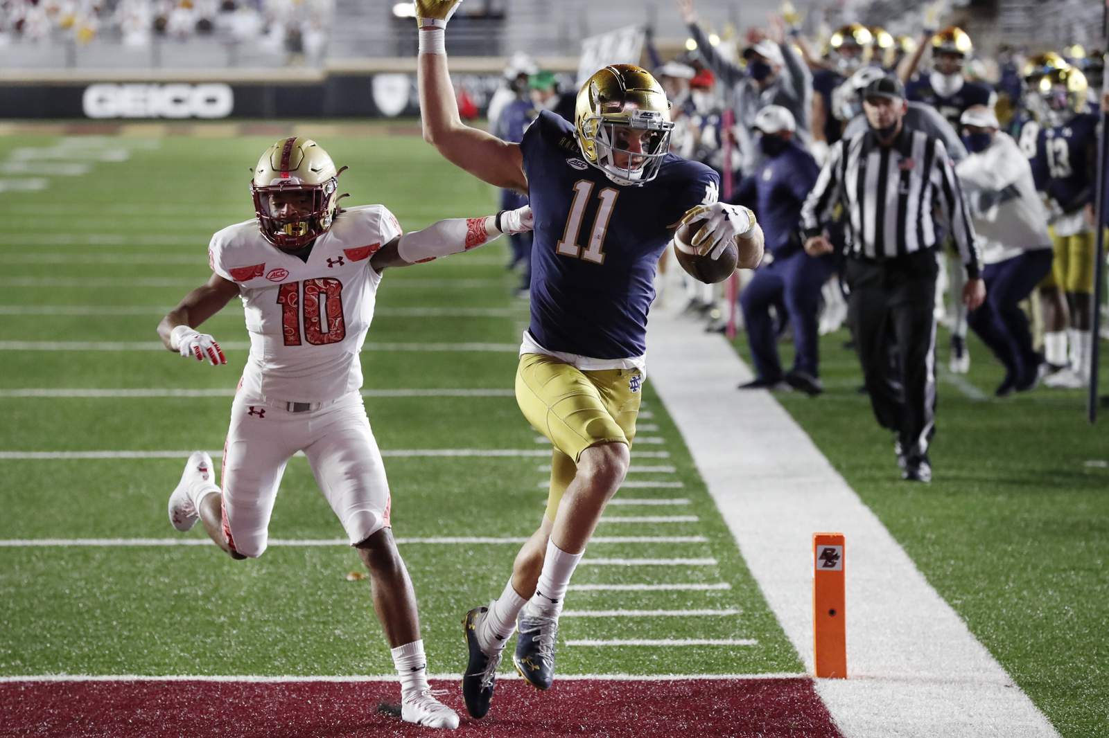 Kelly earns 100th win, No. 2 Notre Dame rolls past BC 45-31