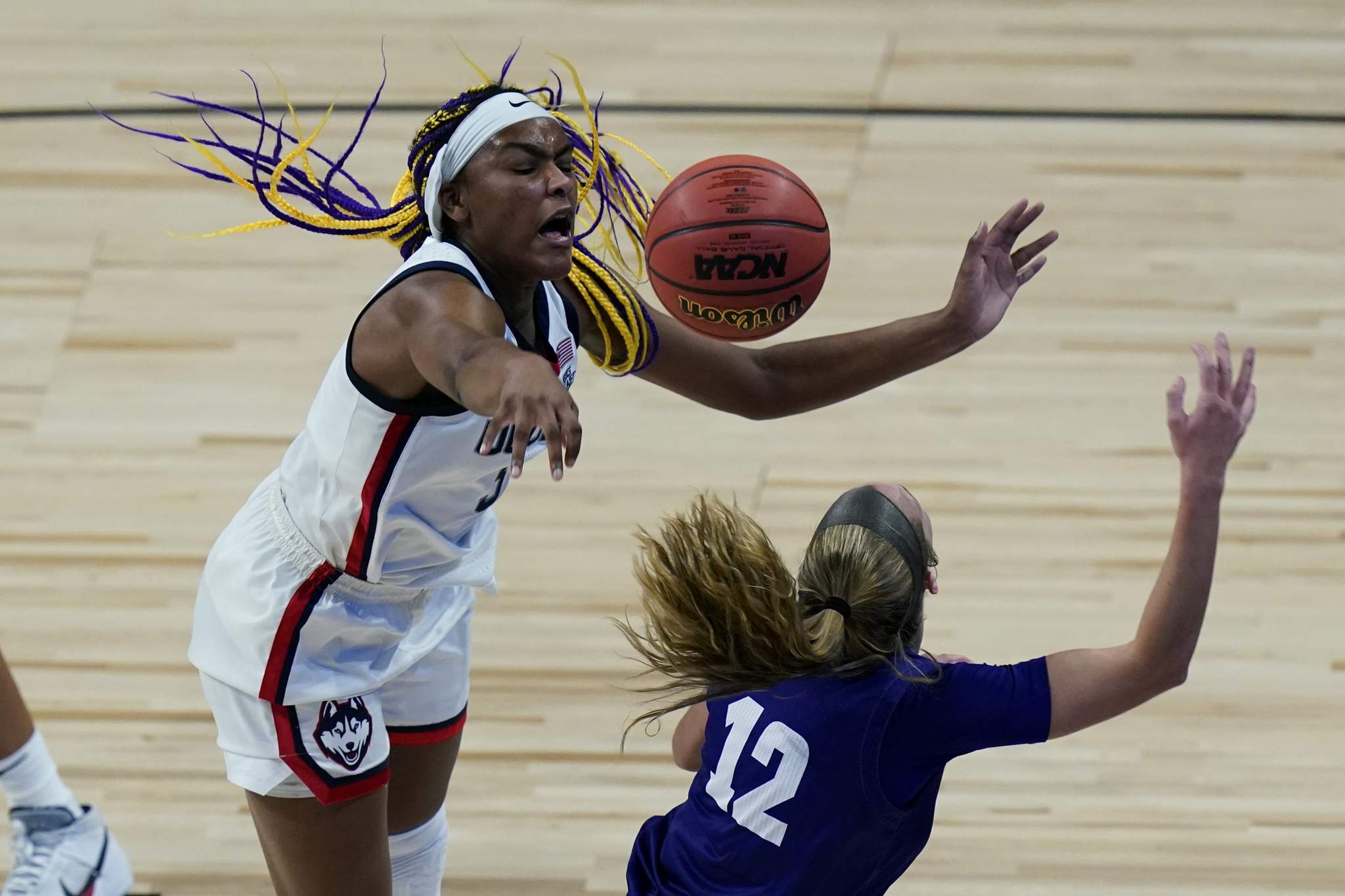 Bueckers helps UConn rout High Point 102-59 in NCAA opener