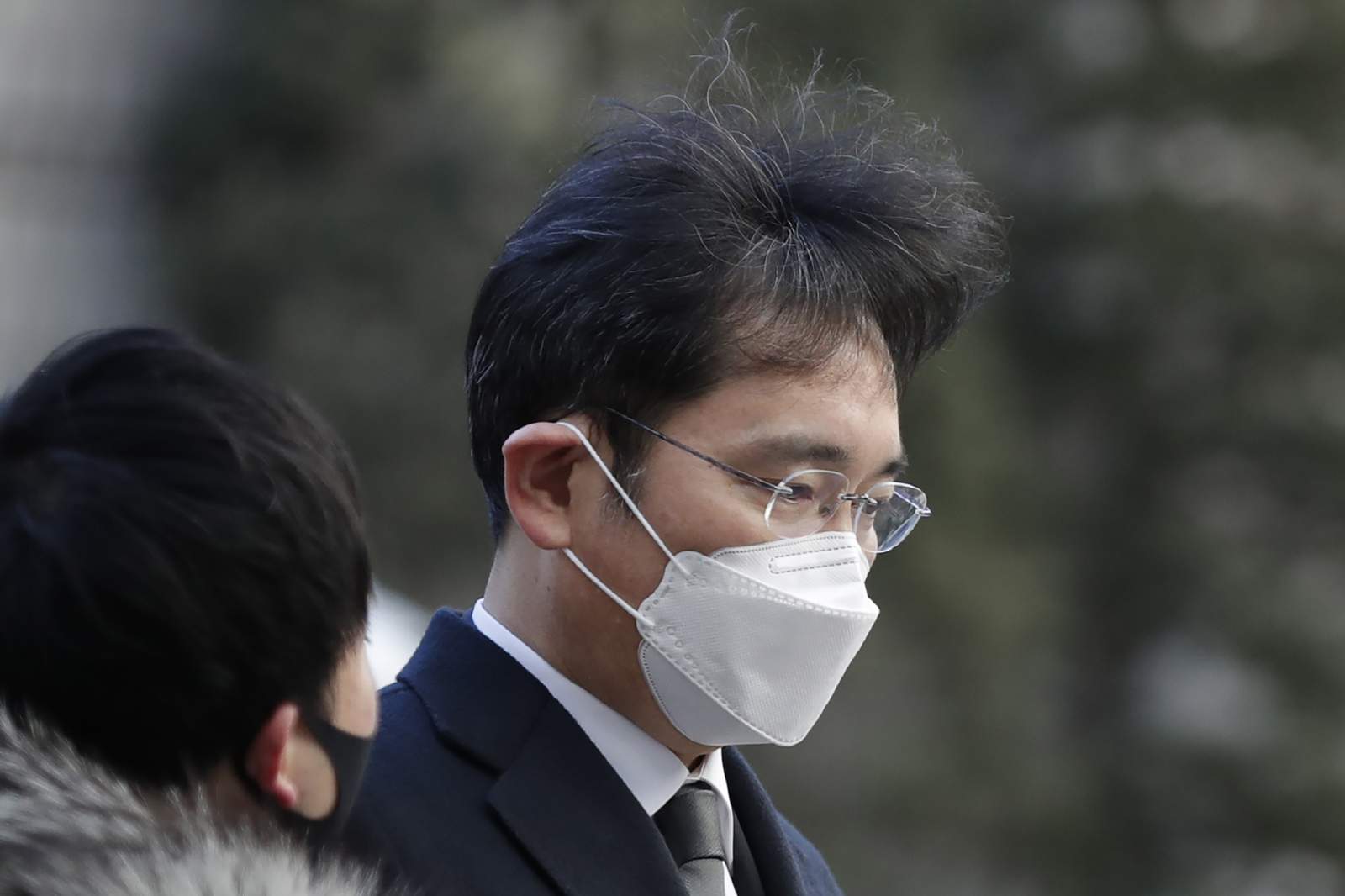 Prosecutors seek 9-year prison term for Samsung chief Lee