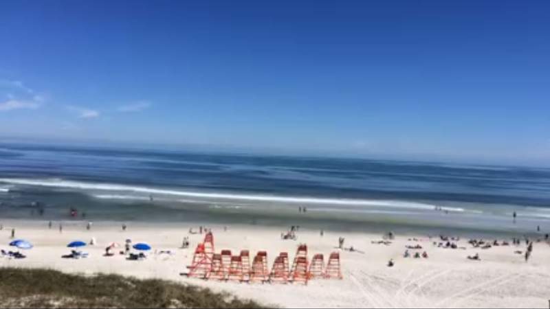 Jax Beach lifeguards rescue 4, Warn people to stay out of water