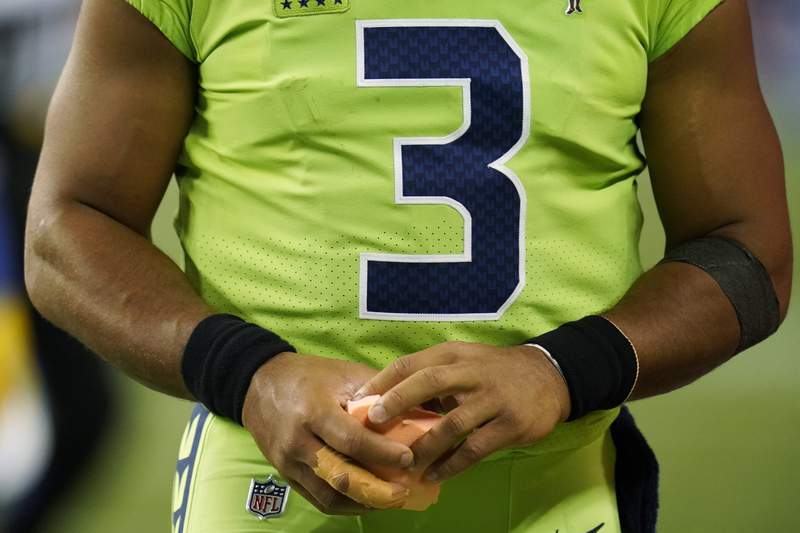 Seattle QB Russell Wilson has surgery on injured finger