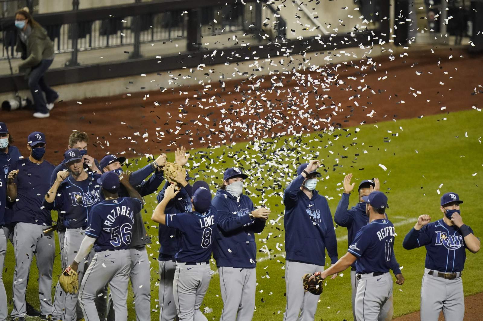 Pandemic playoffs: Rays top A.L., Brewers, Astros in despite losing records