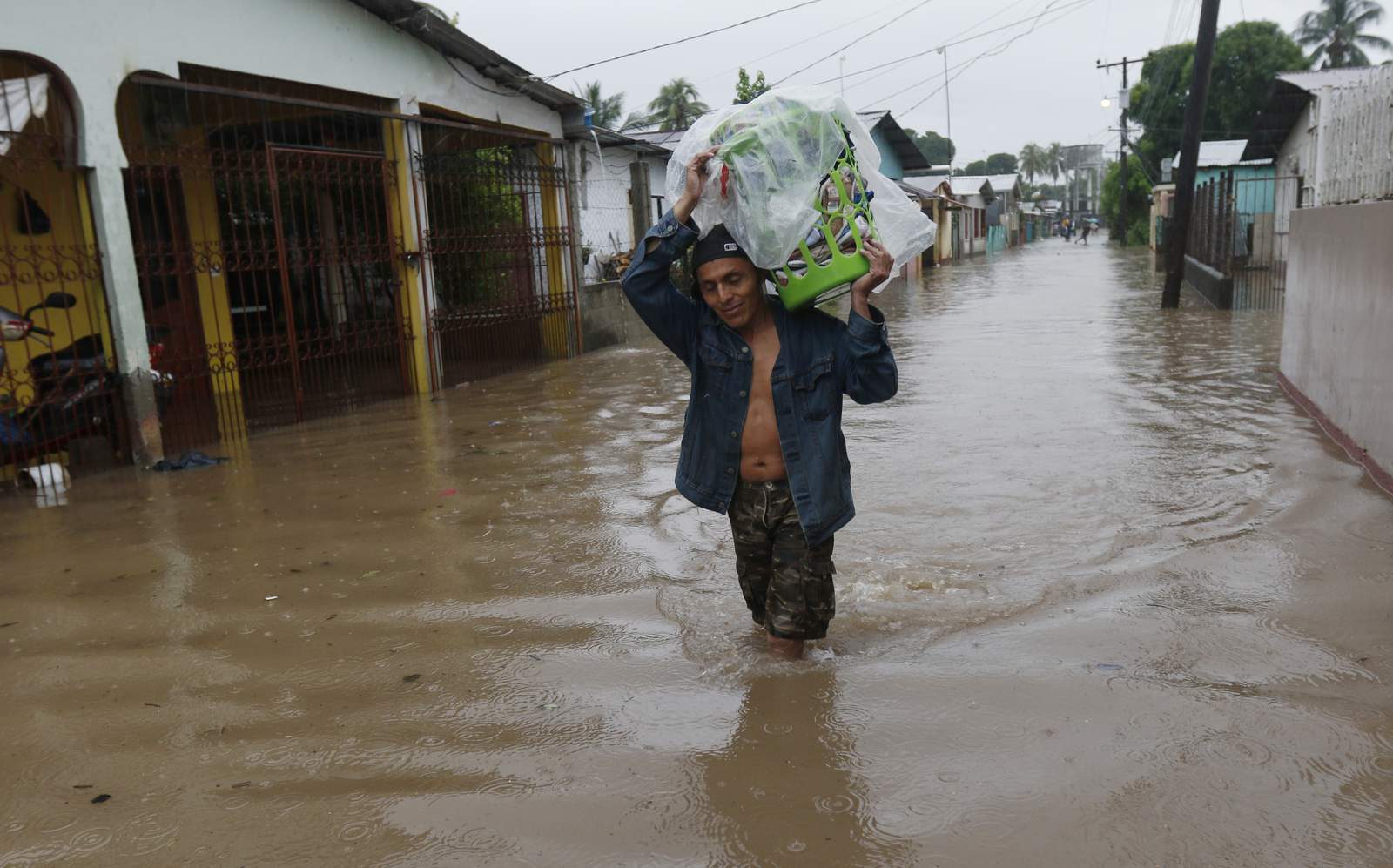 A weakened Eta moves on to Honduras with drenching rains