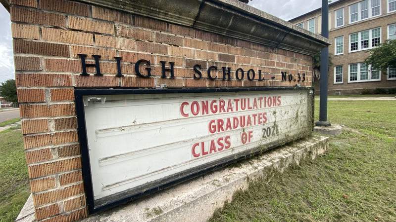 Names removed from Robert E. Lee High, other school signs and buildings