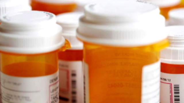State, pharmacies battle over doctors in opioid case