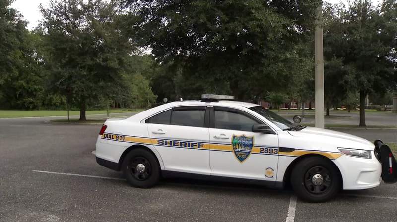 Westside gas station robbed, 2 arrested after fleeing SUV lands in pond