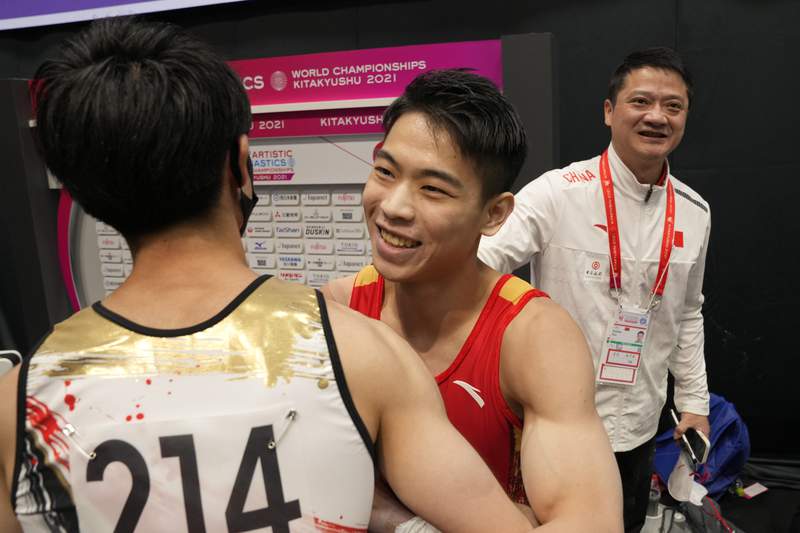 Hu wins horizontal bar, Uchimura shines at gymnastics worlds