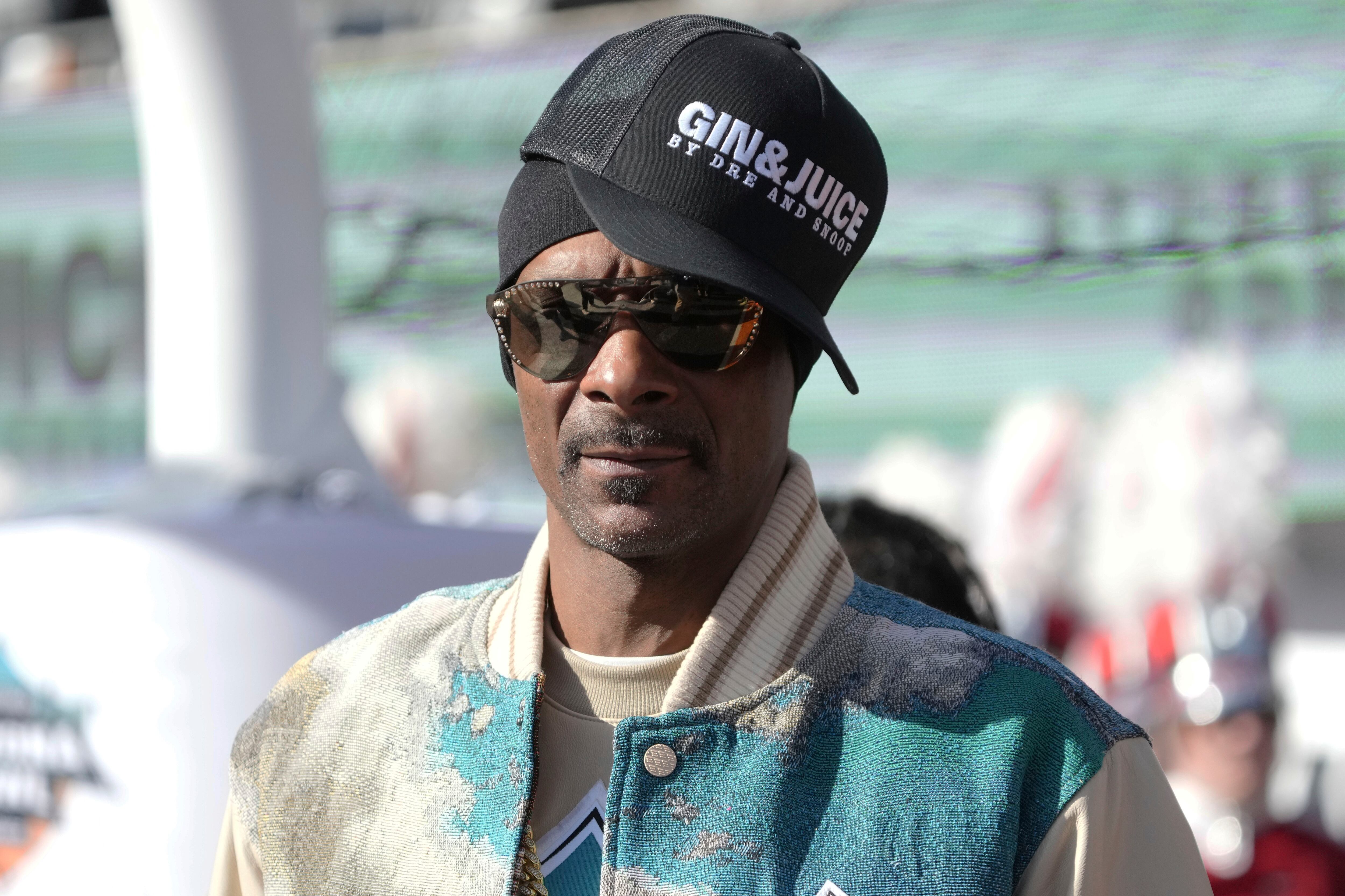 Snoop's game: Snoop Dogg thrills the crowd in the bowl that bears