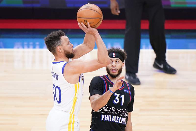 Curry hits 10 3s, scores 49 in Warriors' win in Philly