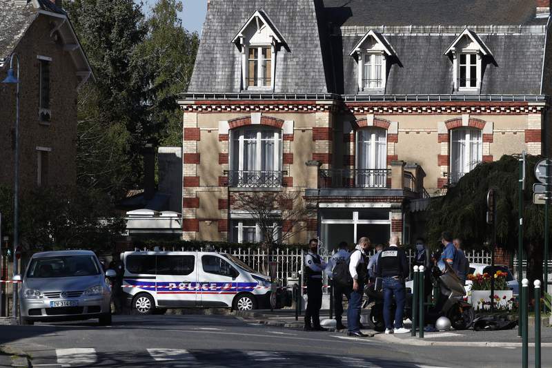 4 held as French seek motive in deadly police station attack