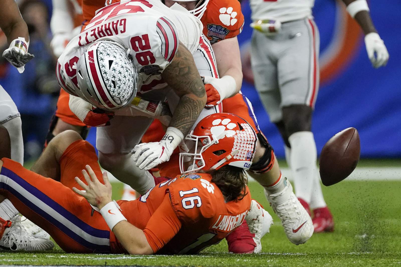 Clemson star QB Lawrence sputters in Superdome again