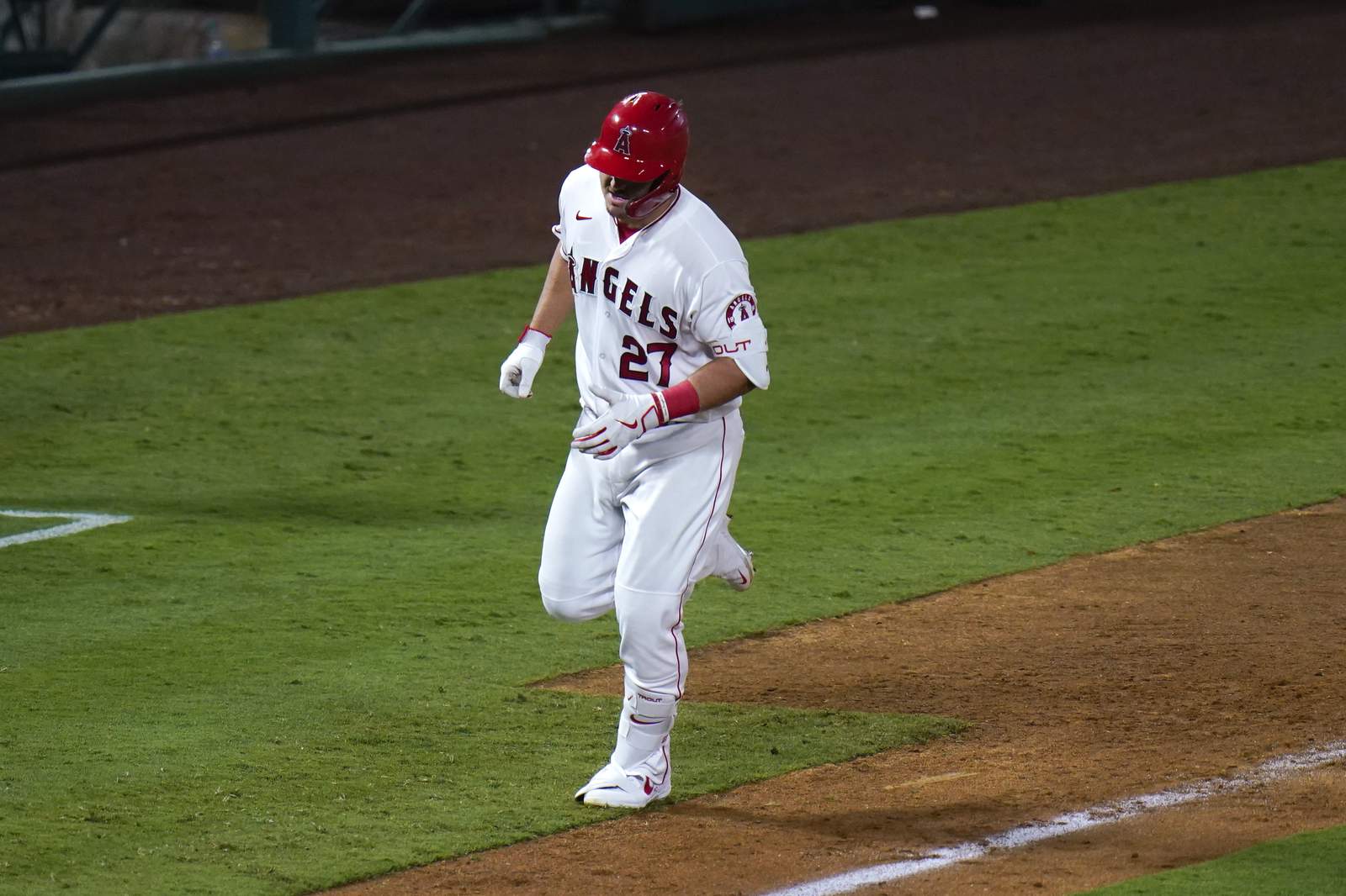 Trout homers twice, helps Angels rally to 10-9 win over A's