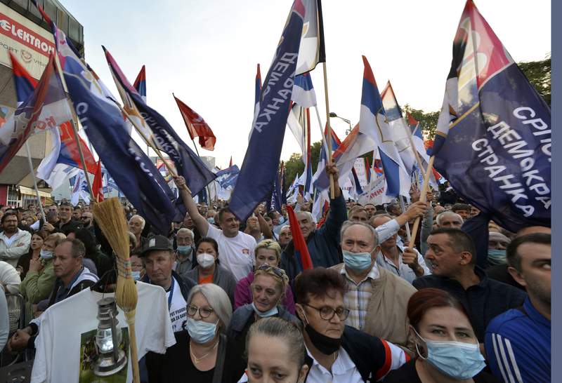 Protesters denounce Bosnian Serb leaders, claim corruption