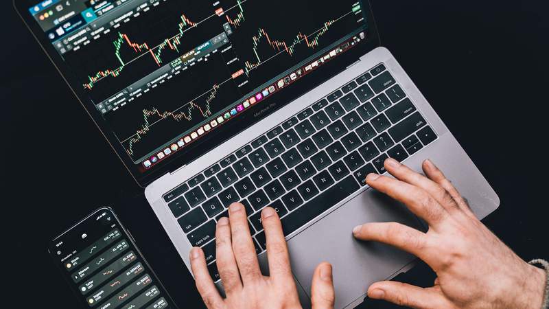This premium stock trading training course bundle will help you