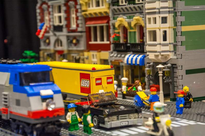 This is awesome! First LEGO convention coming to Jacksonville this year