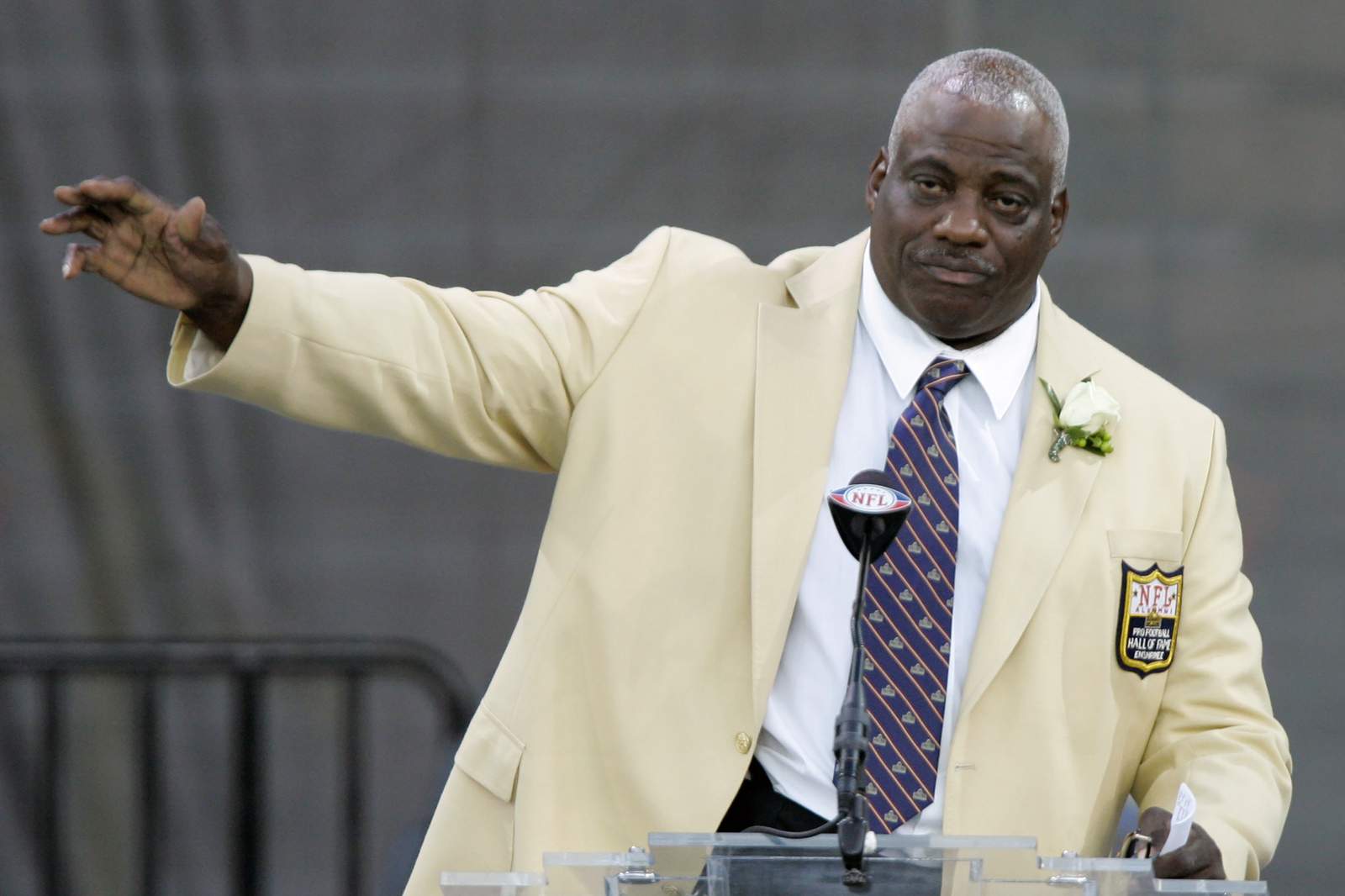 Fred Dean, 68, fearsome pass rusher of 49ers' dynasty, dies
