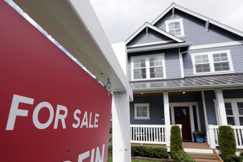 Signs indicate housing market may be cooling off, economists say