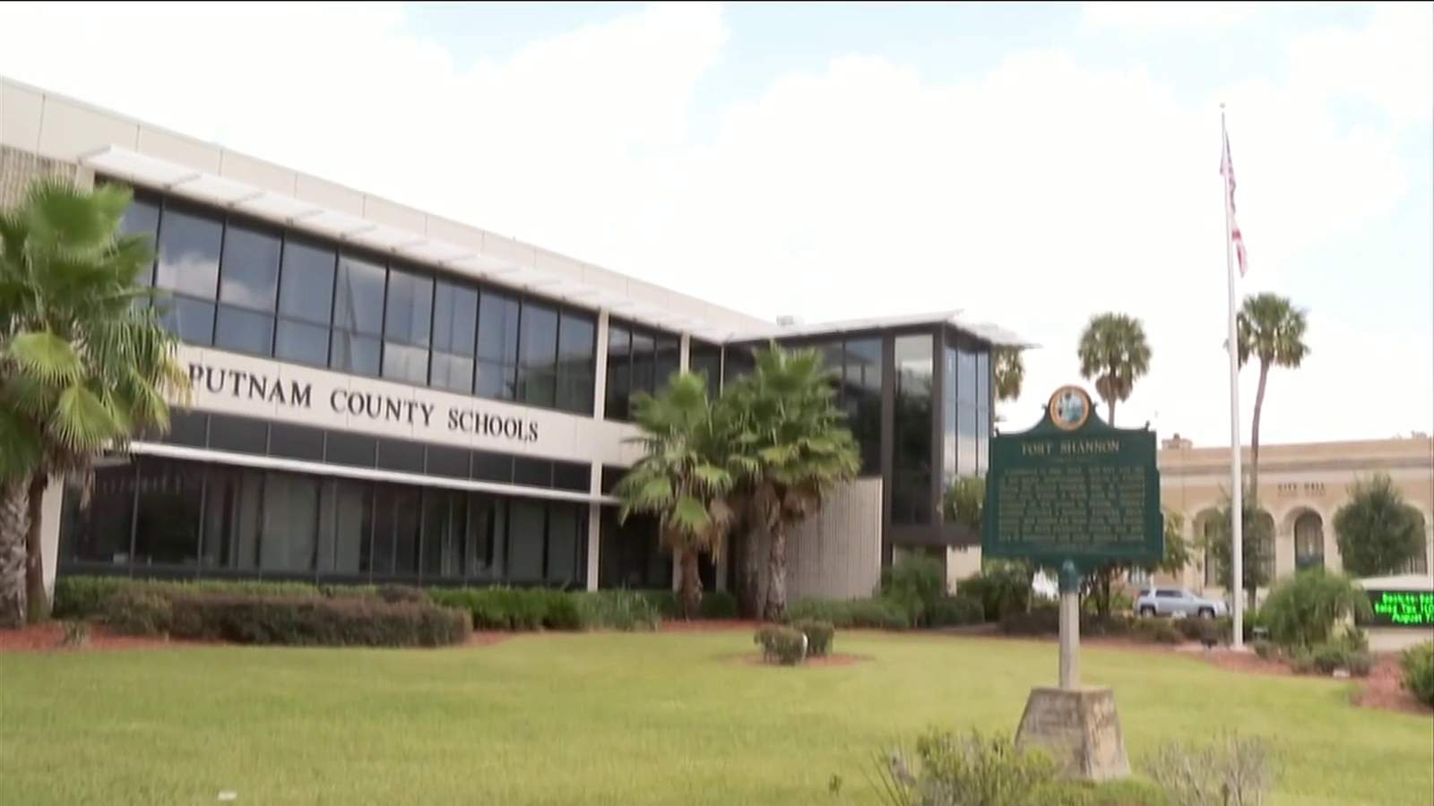 Putnam County school district unveils plan that would close schools, build new ones