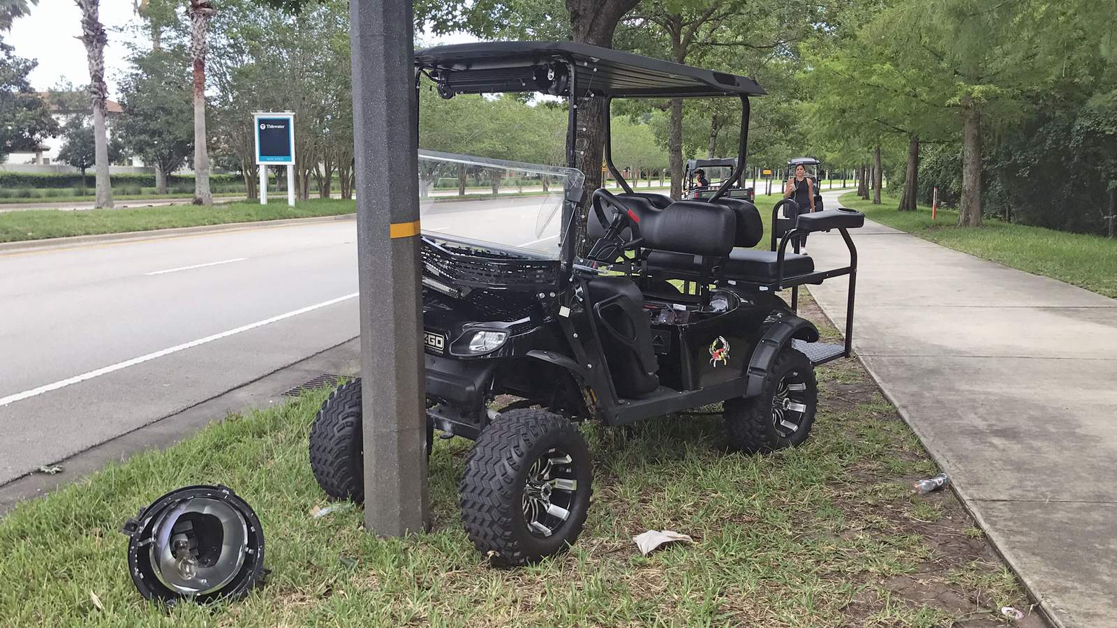 3 teens injured in Nocatee golf cart crash