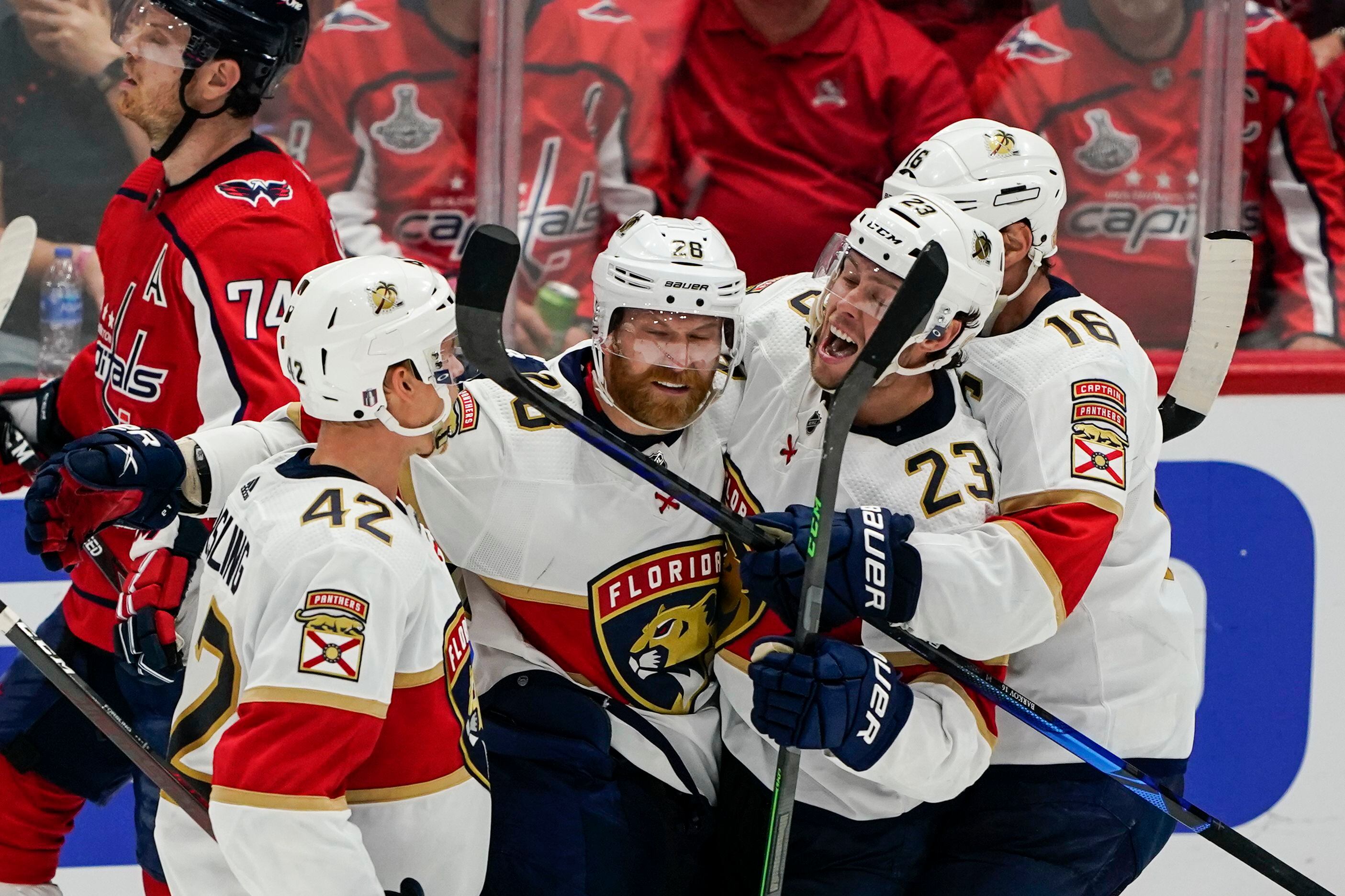 Florida Panthers - 1,700 NHL games. Only the sixth in league history to do  it. Absolutely legendary, Jumbo 👏