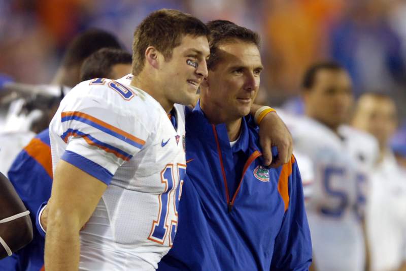 Reunited: Tebow signs with Jags, rejoins Meyer as tight end
