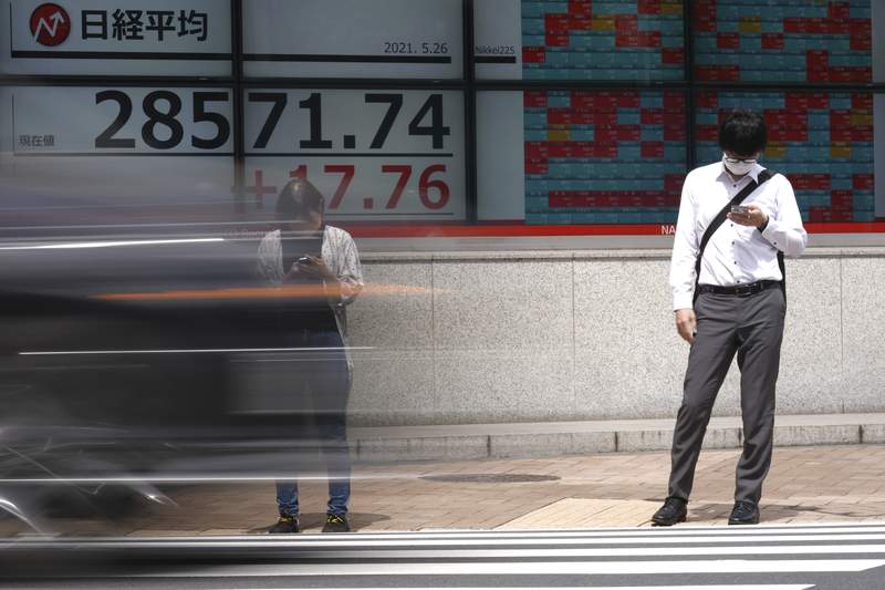 Asian shares advance as investors await US growth data