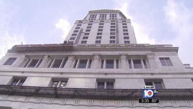 Review prompted by building collapse closes Miami courthouse