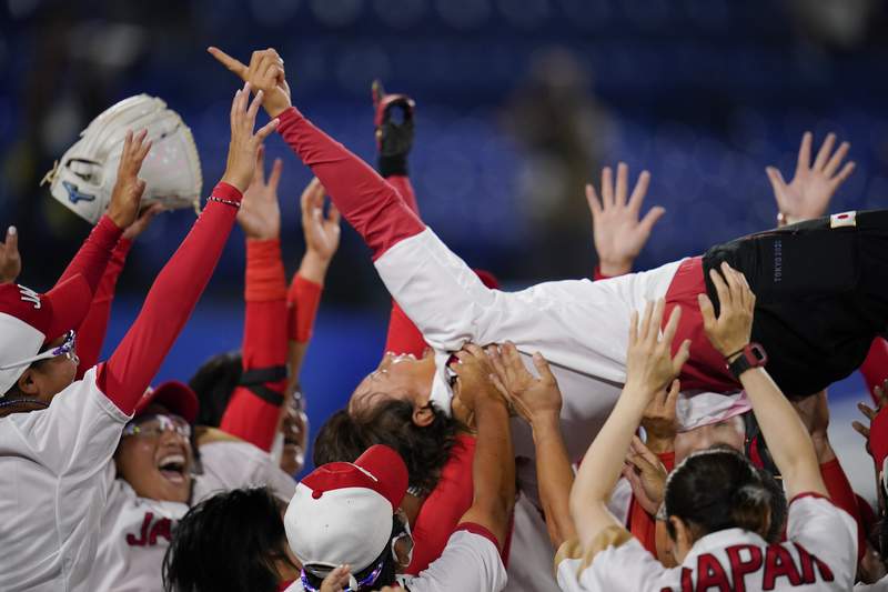 Japan beats US 2-0, turns incredible DP to win softball gold