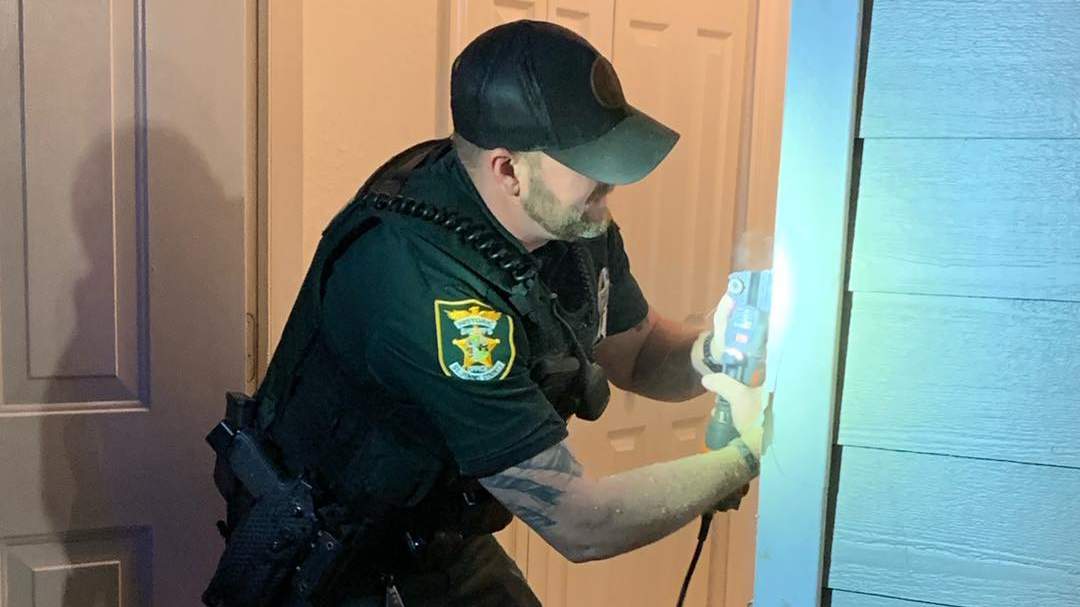 Deputy repairs St. Johns County woman’s door after call for service