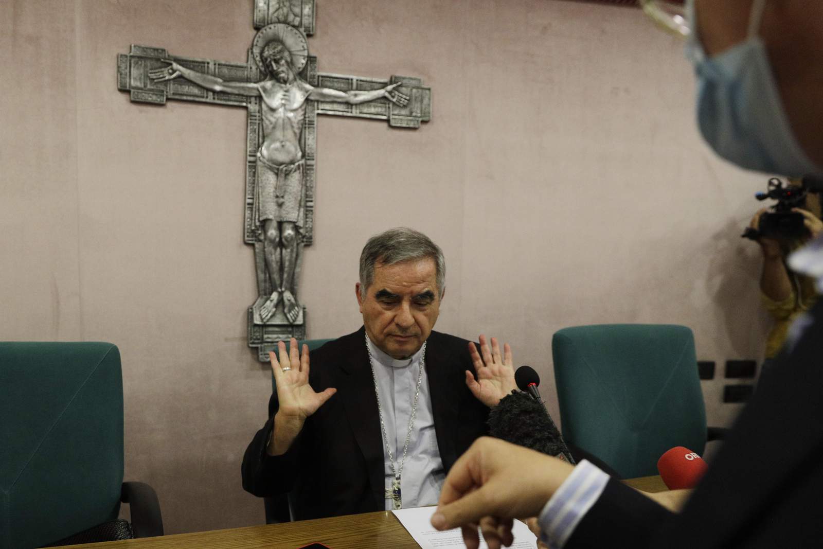 Woman close to Vatican cardinal arrested in corruption probe