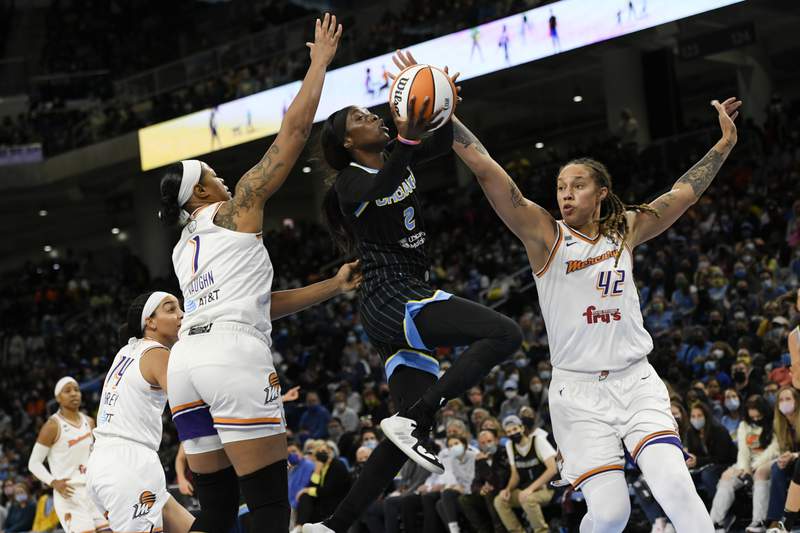 Chicago uses stellar defensive effort to rout Phoenix 86-50
