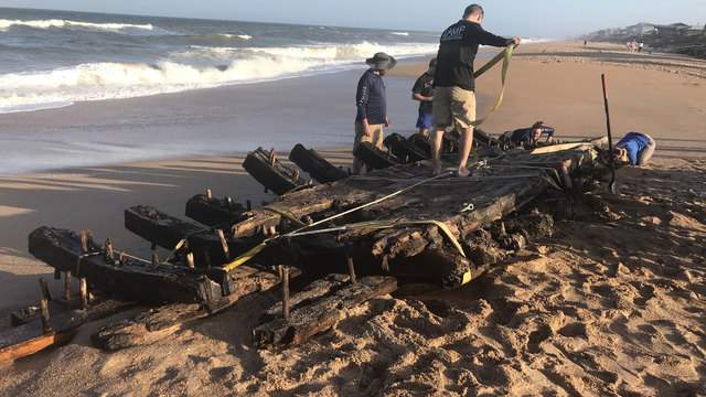 Crane gets stuck trying to move shipwreck on Ponte Vedra Beach