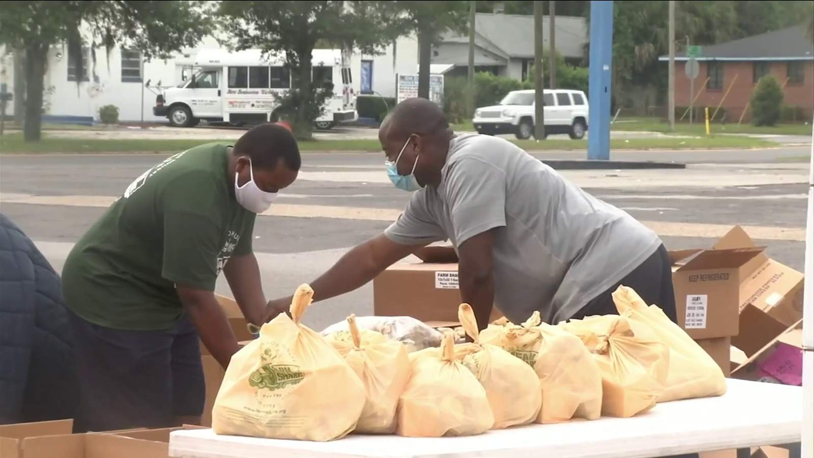 More than 400 carloads of groceries given out at Farm Share event