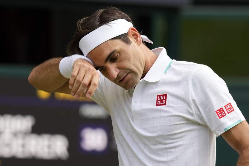Federer out 'many months' with 3rd surgery on right knee
