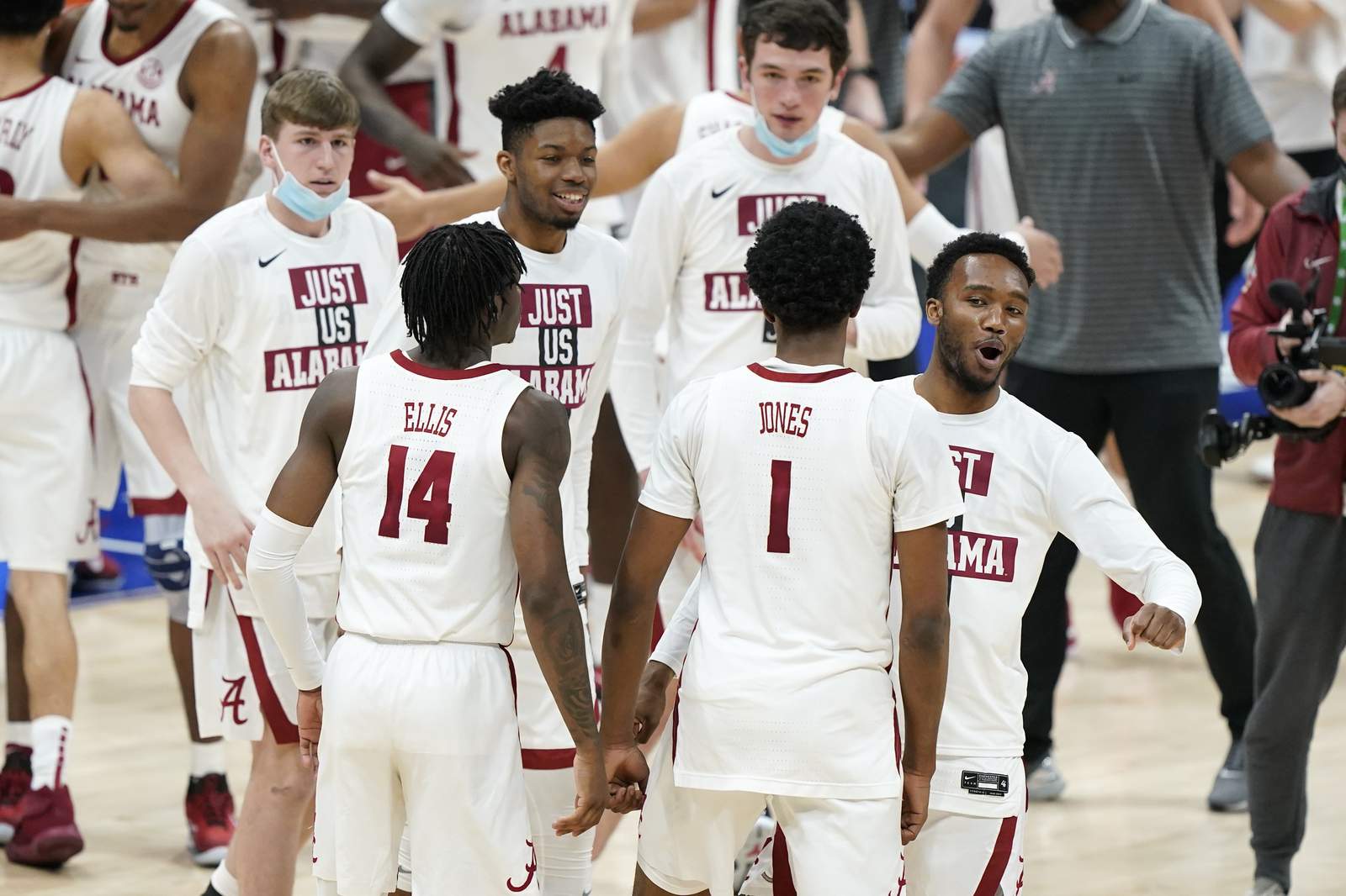 Down 15, No. 6 Alabama rallies past Tennessee in SEC semis