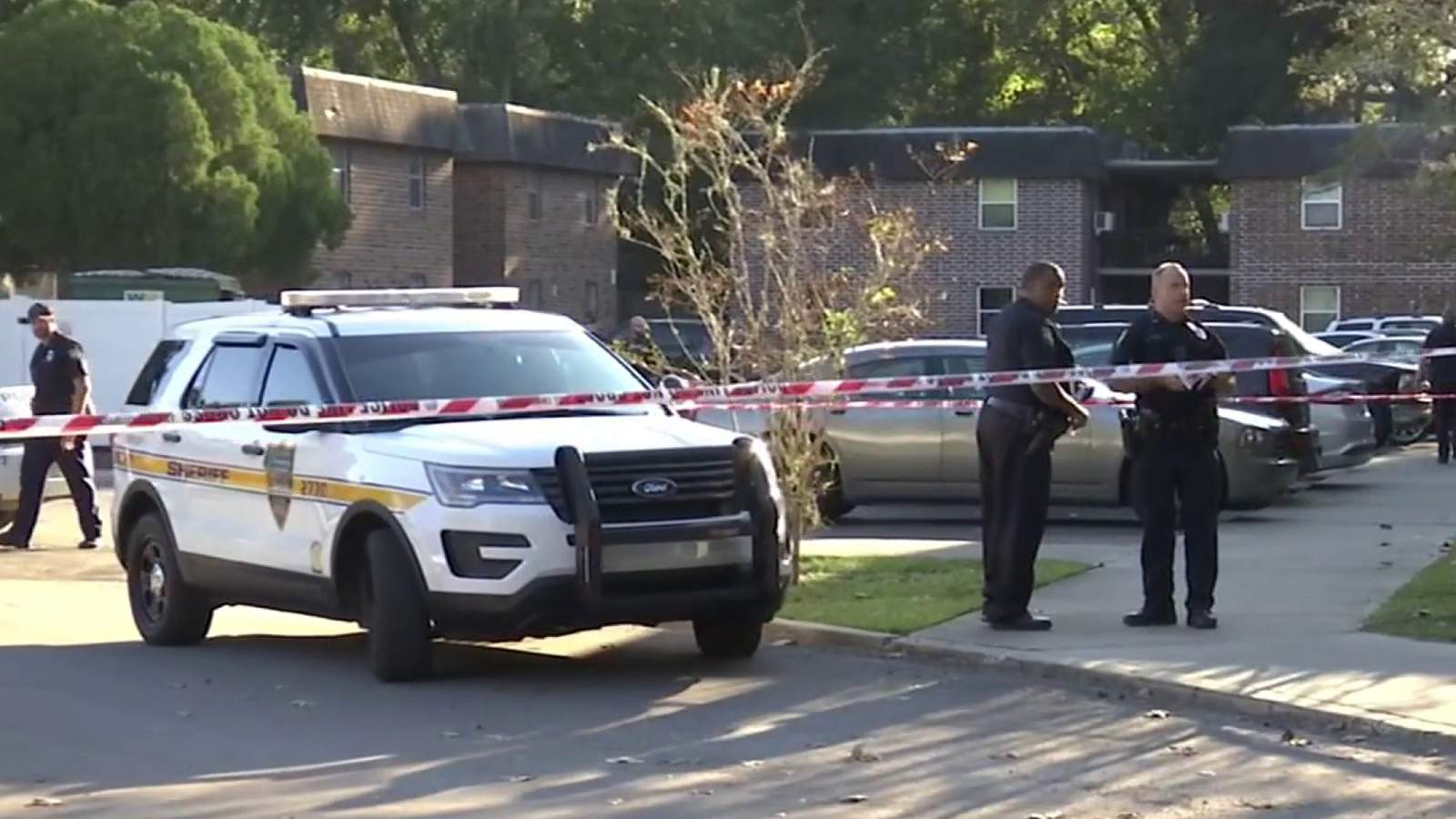 Man shot, killed outside Woodstock apartments