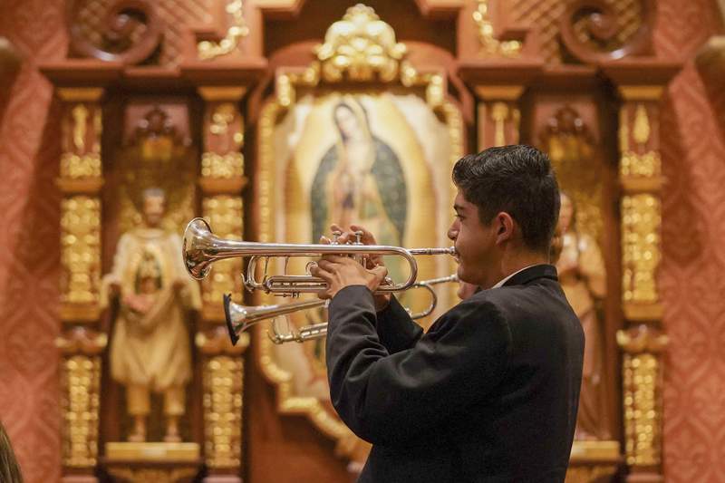 Silenced by COVID, mariachi Mass returns to Tucson cathedral