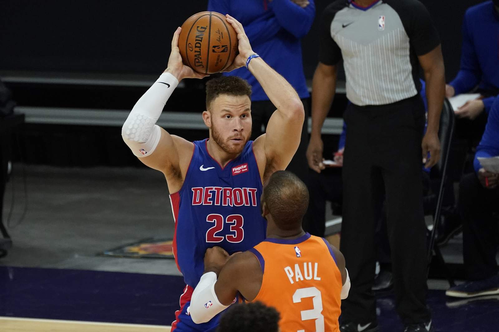 Blake Griffin, Detroit Pistons agree to buyout