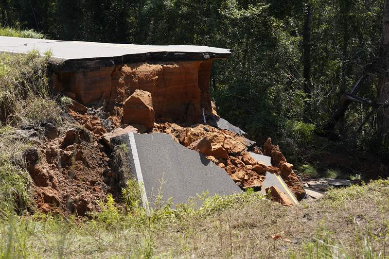 Crash victim recalls terror after Mississippi road collapse