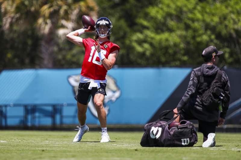 Trevor Lawrence, other Jaguars rookies hit practice field for first time