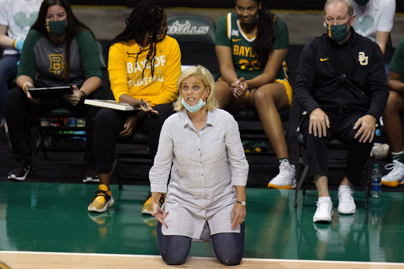 Mulkey positive for COVID-19, UConn-Baylor women's game off